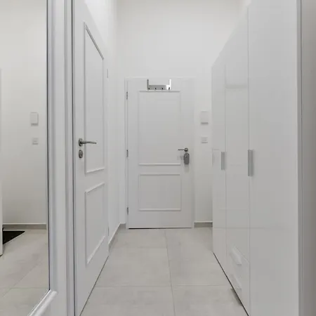Apartman New In The Heart Of